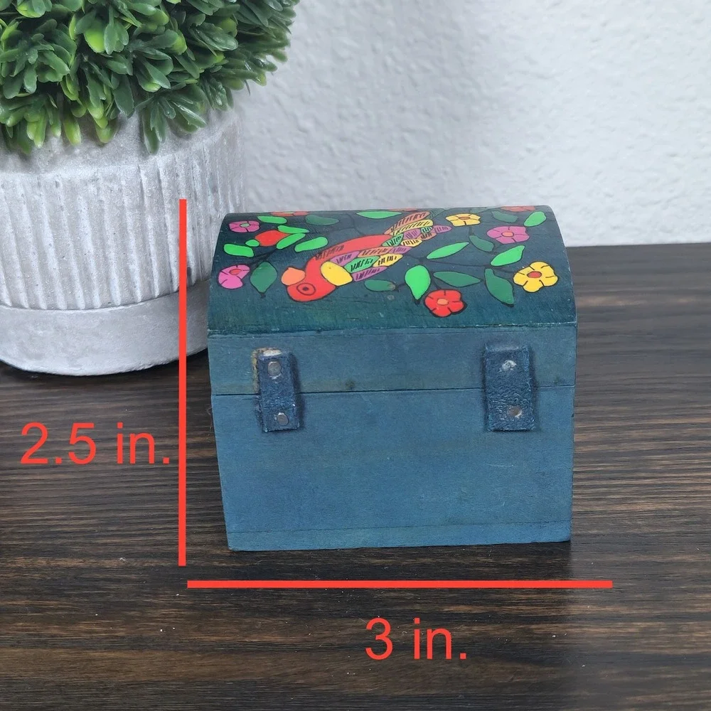 VTG La Palma El Salvador Wooden Trinket Box Hand Painted Bird Floral Design